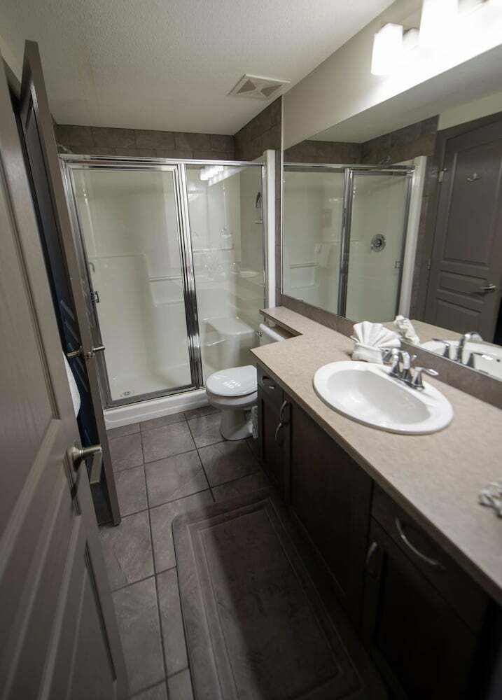 Apartamento Ground Level W/ Quiet Creek Out Backdoor #124
