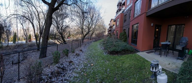 Apartamento Ground Level W/ Quiet Creek Out Backdoor #124