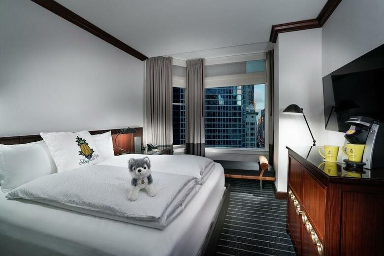 Staypineapple, An Iconic Hotel, The Loop Chicago