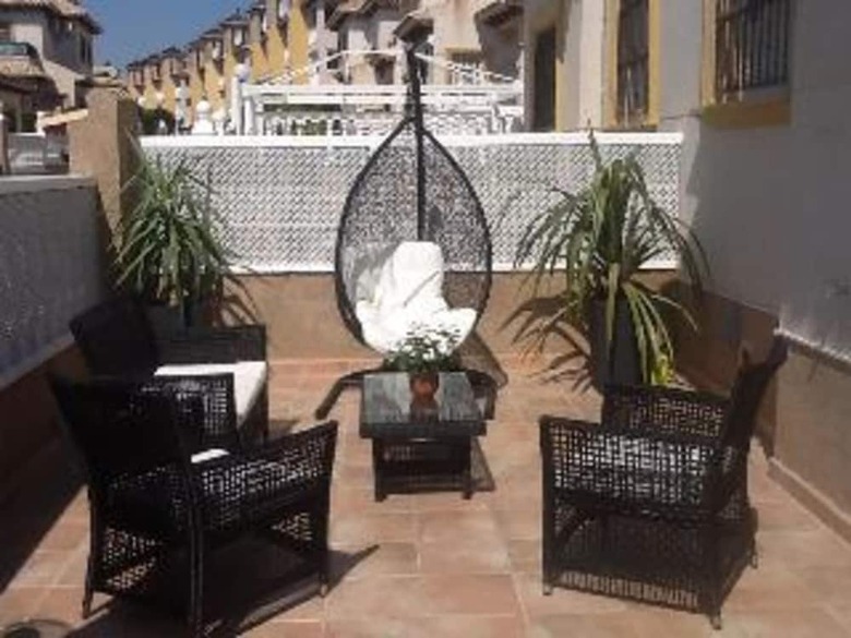 Residencia Beautiful 3-bed House With Communal Pool