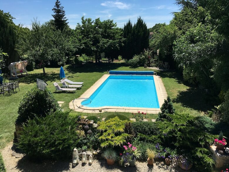 Chic 2 Bedroom Cottage With Pool - Near Verteuil