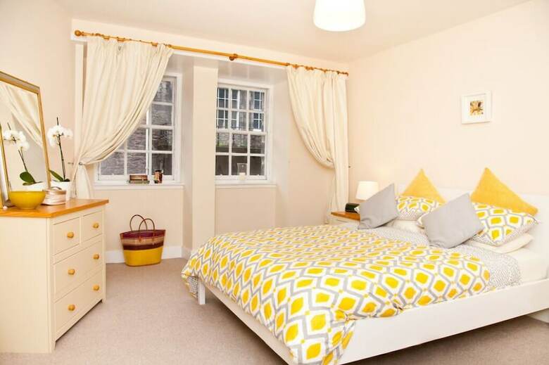 Edinburgh Royal Mile 2 Bedroom Apartment