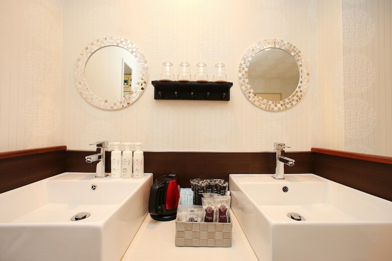 R Hotel