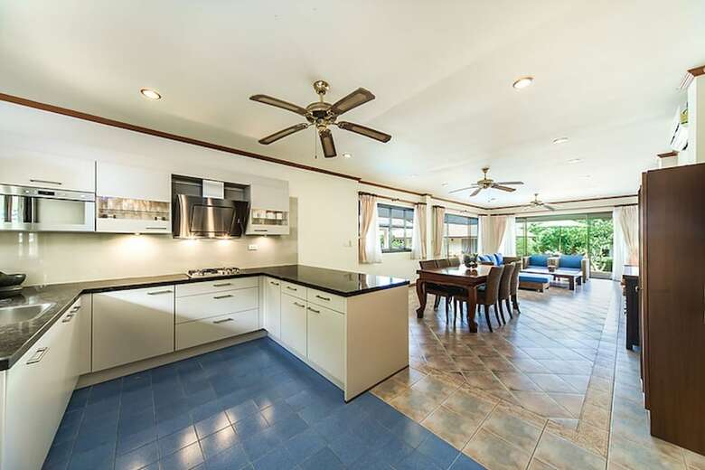 5 Bedroom Beach Front Villa On Samrong Bay