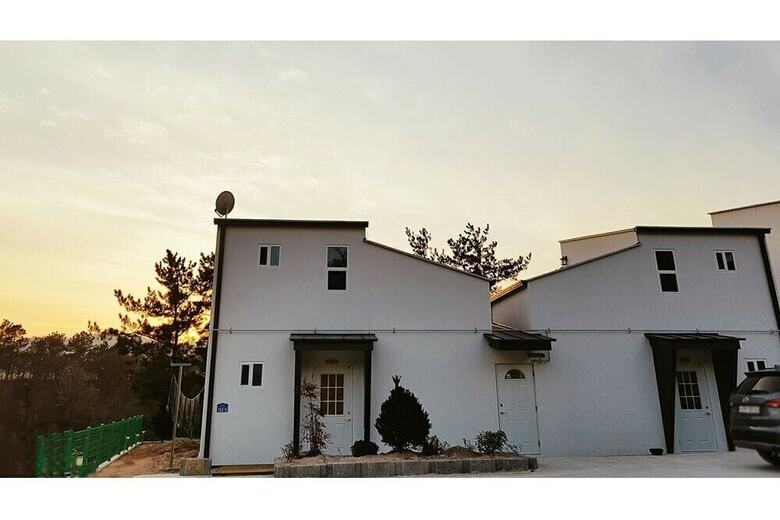 Camino Poolvilla Pension