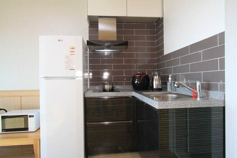 Dalbit (Blue Road Town Pension)