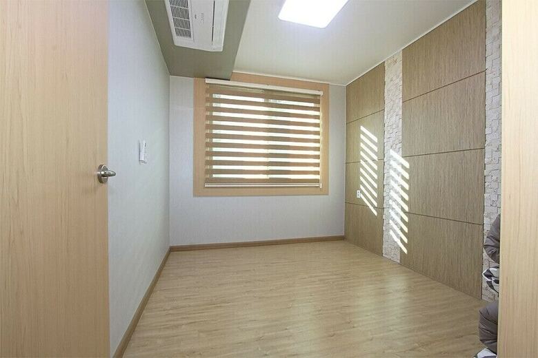 Nuri (Blue Road Town Pension