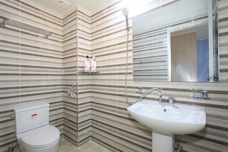 Jangmi (Blue Road Town Pension