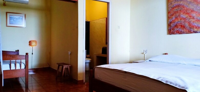 Bed & Breakfast Bunga Ayu Seaside Resort