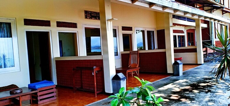 Bed & Breakfast Bunga Ayu Seaside Resort