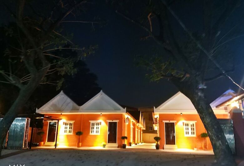 Sunrise Square Motel