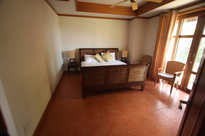 6 Bedroom Twin Villas On Beach Front Resort 25/12