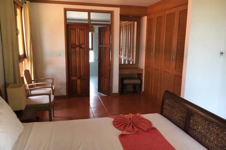 6 Bedroom Twin Villas On Beach Front Resort 25/12