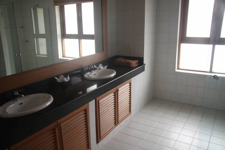 6 Bedroom Twin Villas On Beach Front Resort 25/12