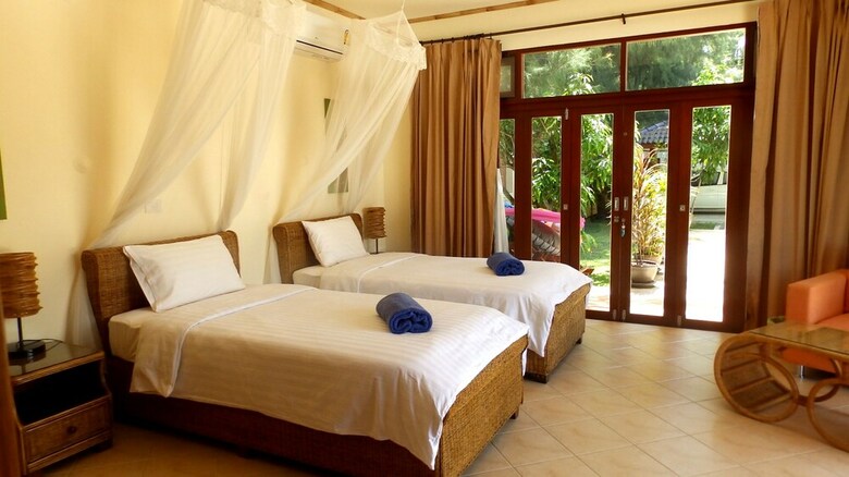4 Bedroom Beach Front Villa Sea Breeze