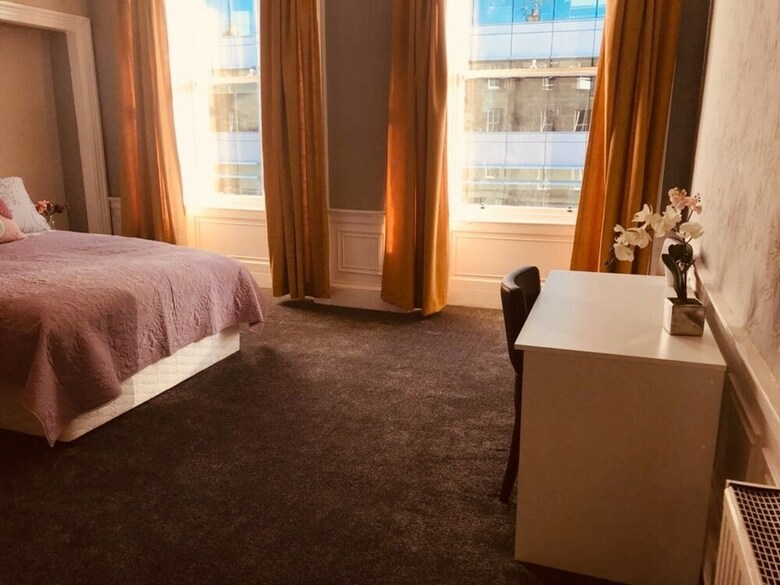 Remarkable 2-bed Apartment In Edinburgh