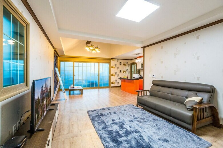 Hue Travel Pension