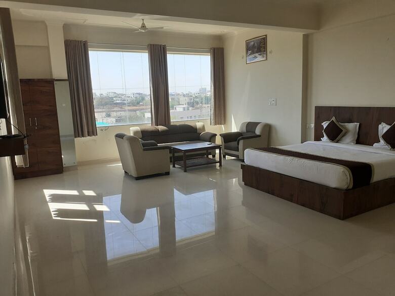Hotel Shiv Palace