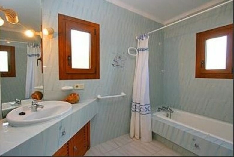 Villa - 5 Bedrooms With Pool And Wifi - 103974