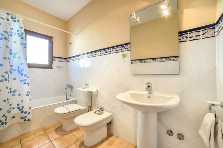Villa - 7 Bedrooms With Pool And Wifi - 104969