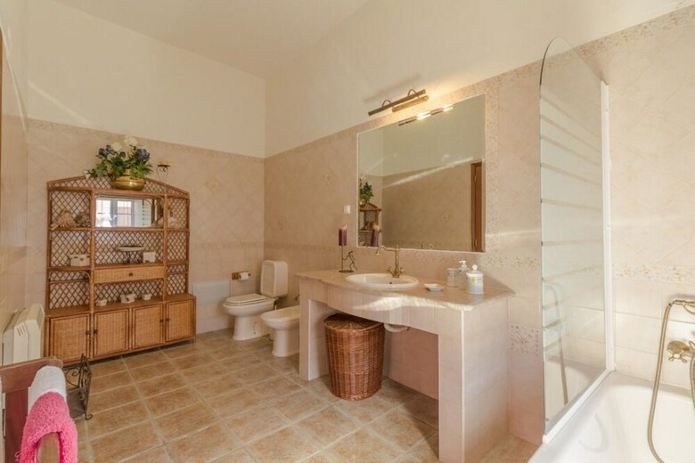 Villa - 7 Bedrooms With Pool And Wifi - 107981