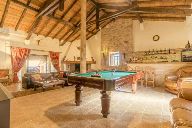 Villa - 7 Bedrooms With Pool And Wifi - 107981