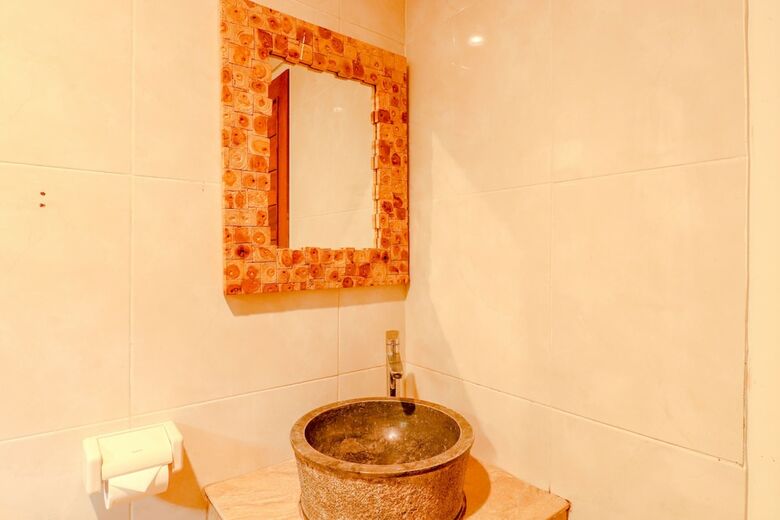 Hotel Emilia Homestay