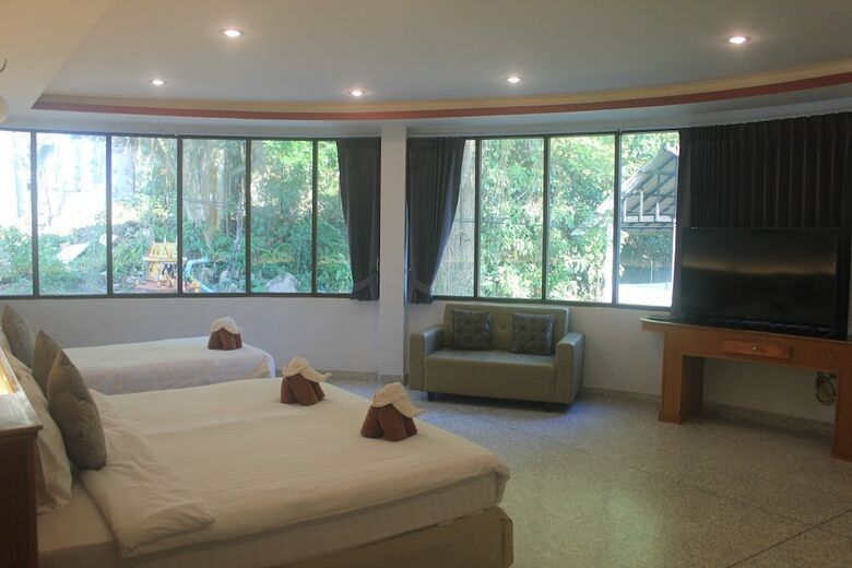 Oyo 853 The Grand Koh Chang Hotel
