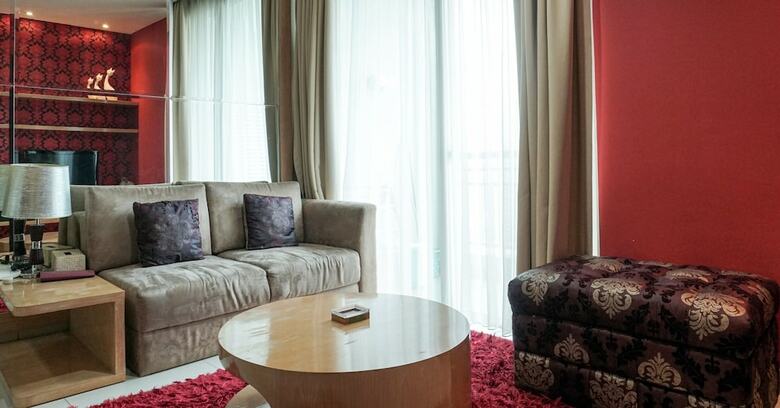 Modern 1br With City View Central Park Apartment
