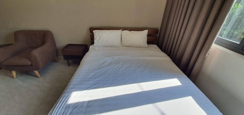 Oyo 990 Home 2 Hotel