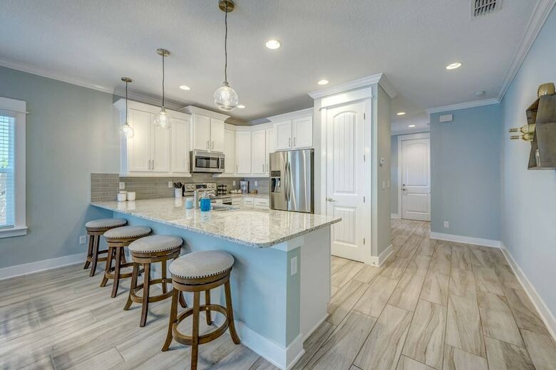 Villa Sun-splashed Luxe Townhome - Walk To The Sand