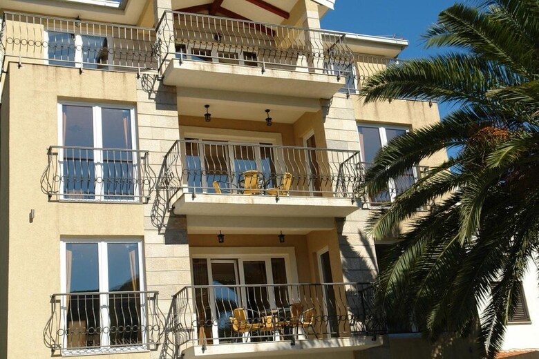 Franeta One-bedroom Apartment, Second Floor, Garden View No.6