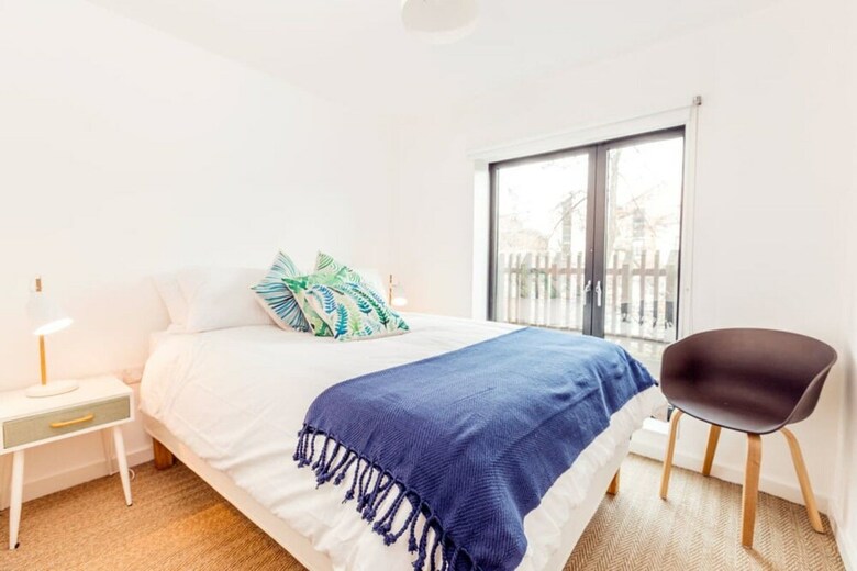 The Cliffside Chalet - Warm & Modern 3bdr Riverside Home