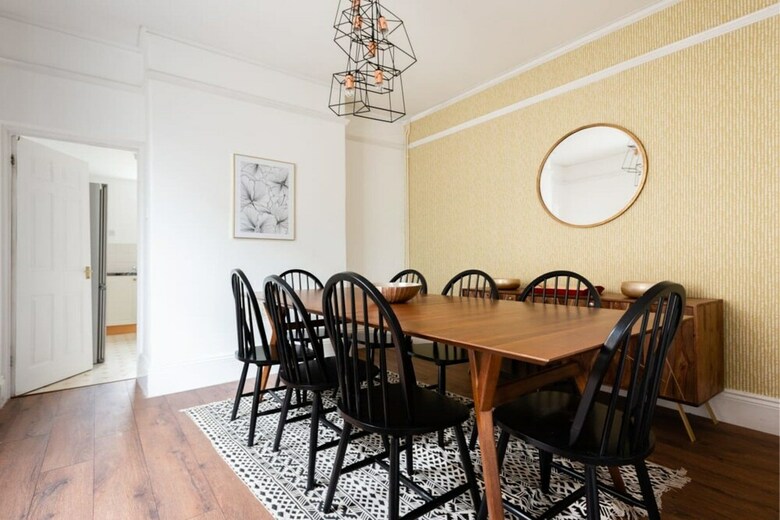 The Emmanuel Orchard - Central 4bdr Home With Parking