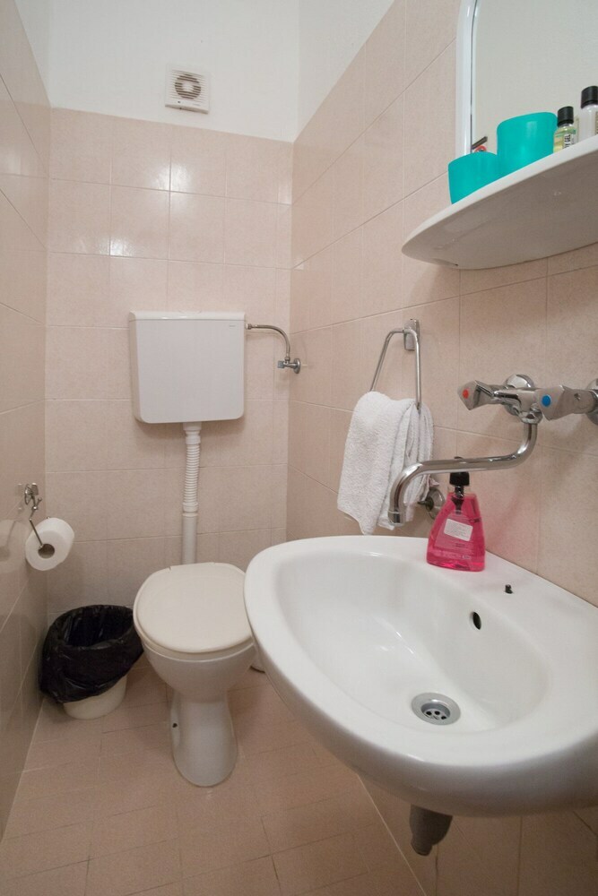 Boskovic Two-bedroom Apartment With Terrace