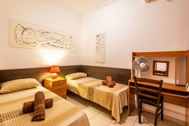 Getawaysmalta - Spinola Bay Seafront Apartment In St Julian's