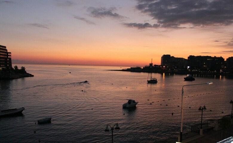 Getawaysmalta - Spinola Bay Seafront Apartment In St Julian's