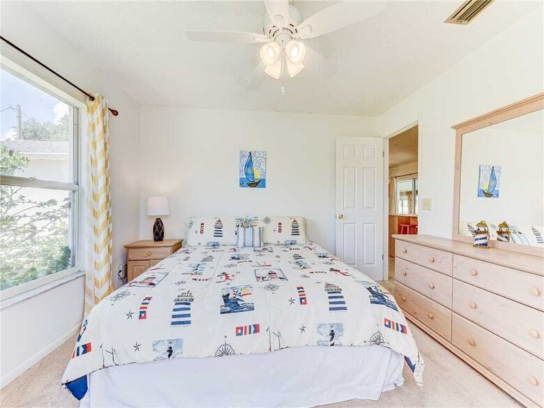 Mermaid Retreat, 2 Bedrooms, Canal Front, Sleeps 6
