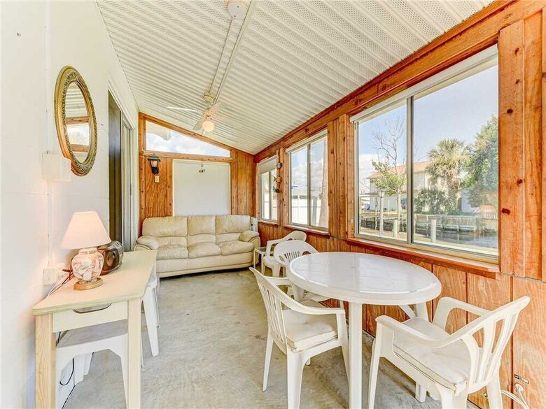 Mermaid Retreat, 2 Bedrooms, Canal Front, Sleeps 6