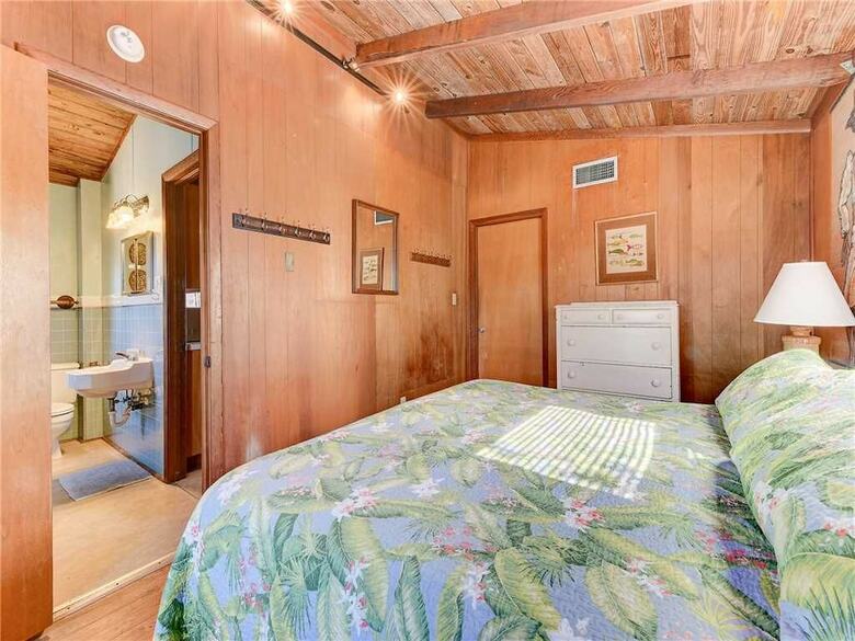 Pounds Cottage, 1 Bedroom, Ocean Front, Pet Friendly, Sleeps 5