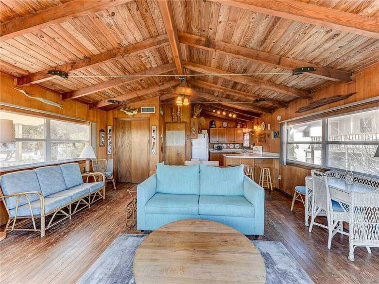 Pounds Cottage, 1 Bedroom, Ocean Front, Pet Friendly, Sleeps 5