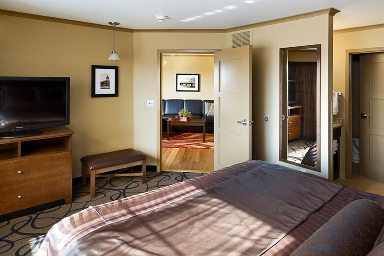 Clubhouse Hotel & Suites Pierre