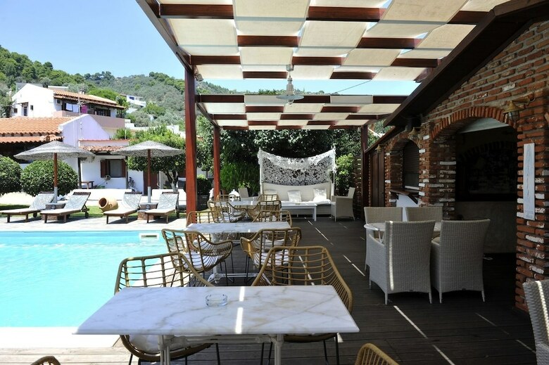 Aparthotel Yalis Studios