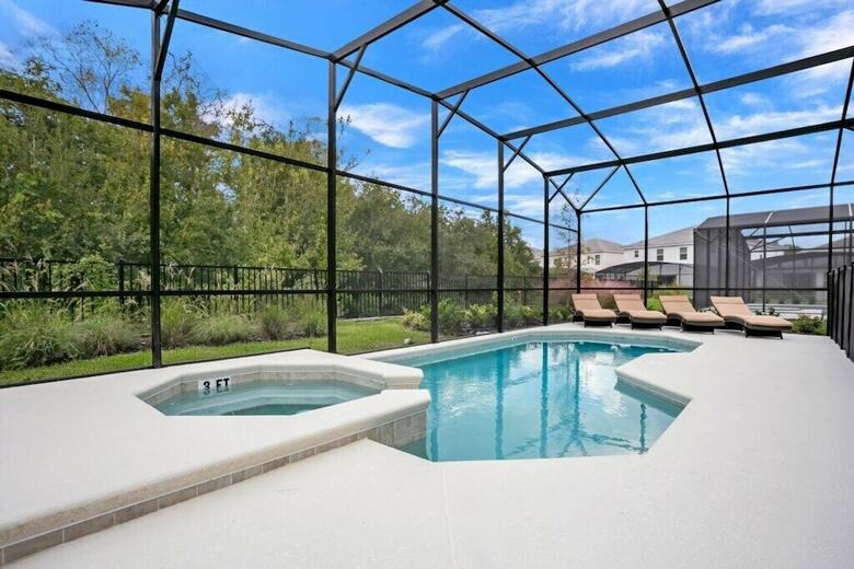 518mb New And Modern 8 Bedroom 5 Bathroom Villa