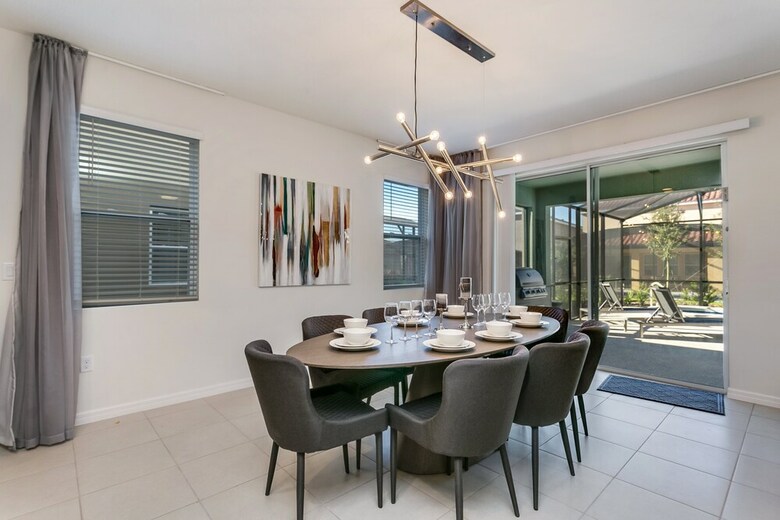 7049 Oakwo Luxury 6 Bedroom 4.bath Home With Spa