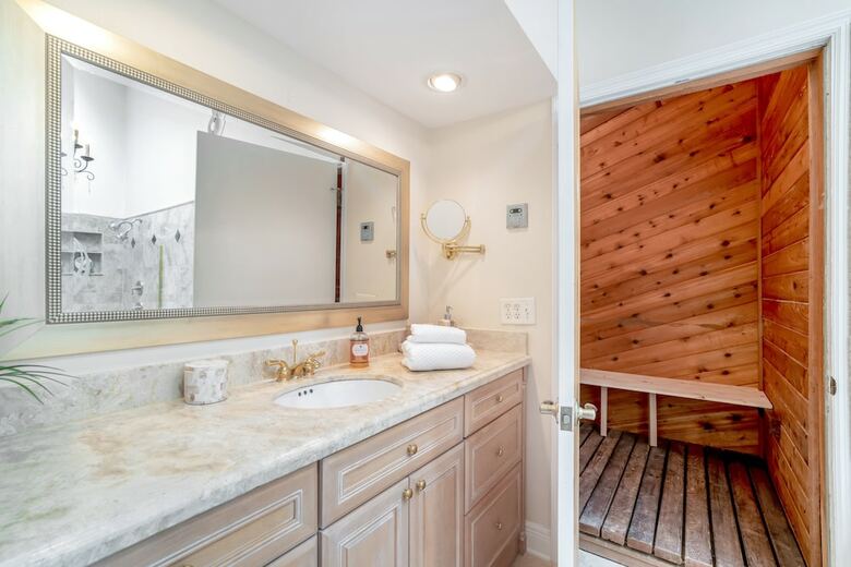 Ultimate 6 Bedroom 5 Bathroom On Bay Hill