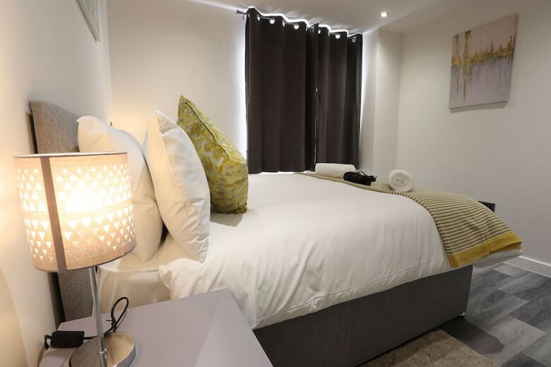 Apartamentos Nec Airport Shortstay