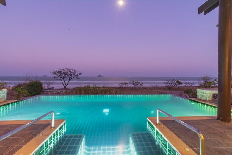 Beach Front 4 Bedroom Pool Villa Rv