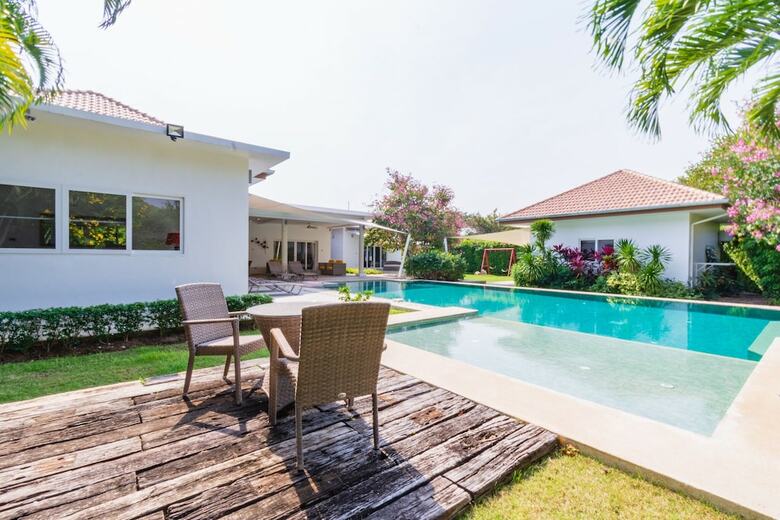 Luxury 5 Bedroom Pool Villa Js