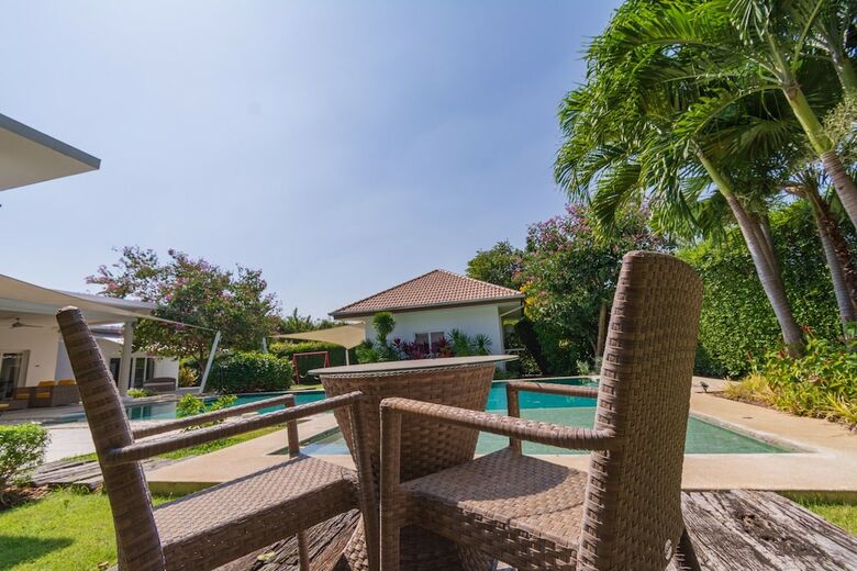 Luxury 5 Bedroom Pool Villa Js